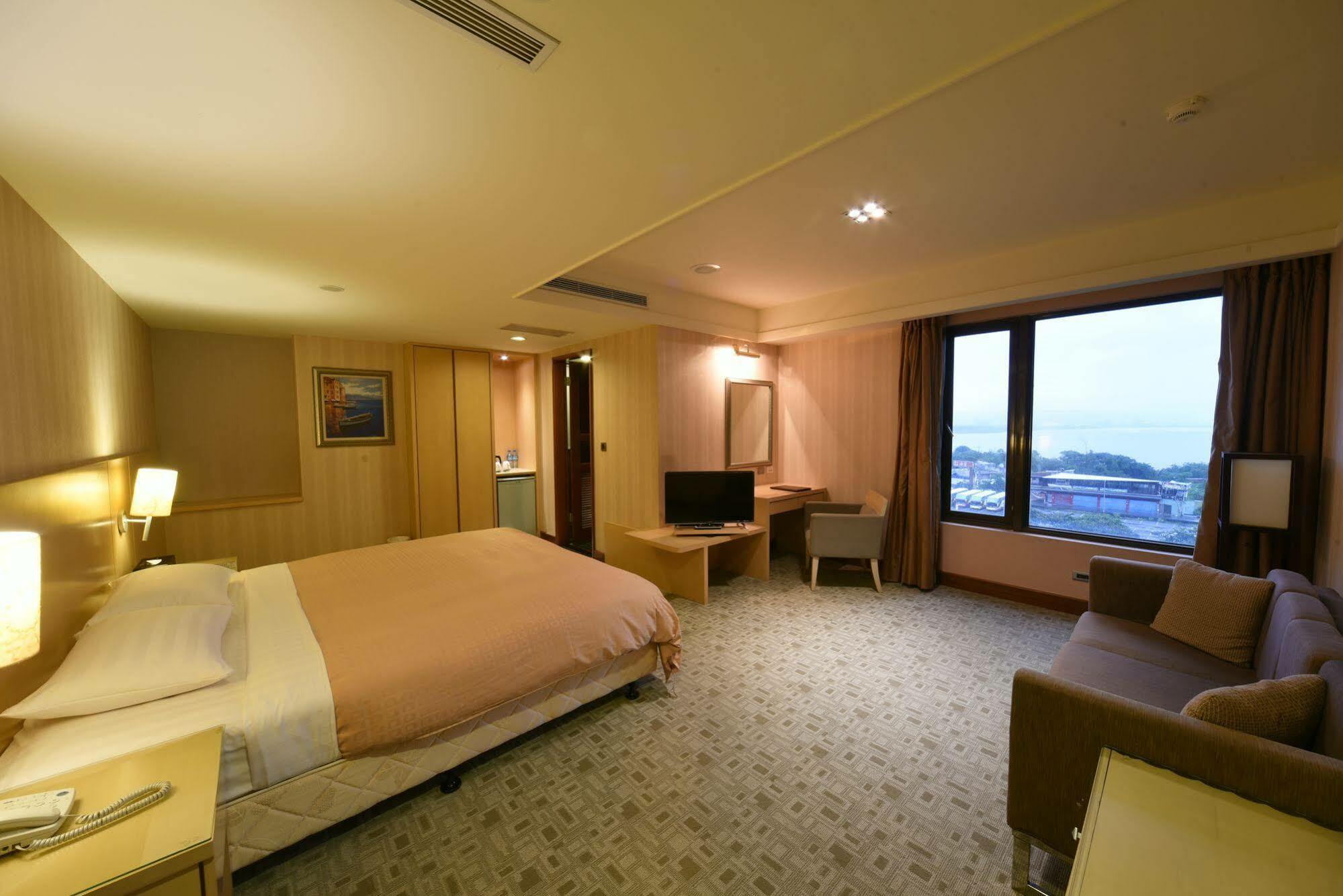 Sunrise Business Hotel - Tamsui Luaran gambar